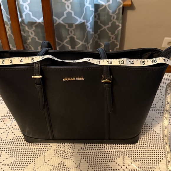 Michael Kors Jet Set Travel Large Saffiano
Leather Tote - Picture 6 of 8